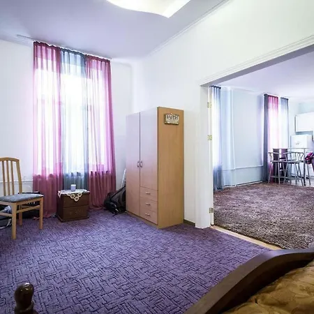 Apartamento Spacious Old In A Quiet Area Riga