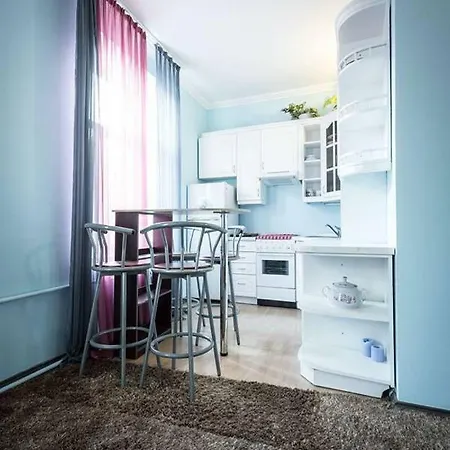 Апартаменты Spacious Old In A Quiet Area *