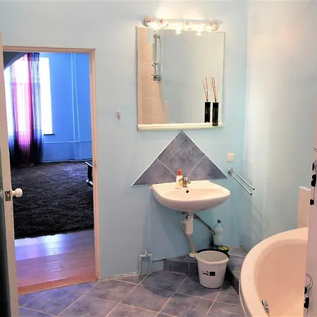 Apartamento Spacious Old In A Quiet Area Riga