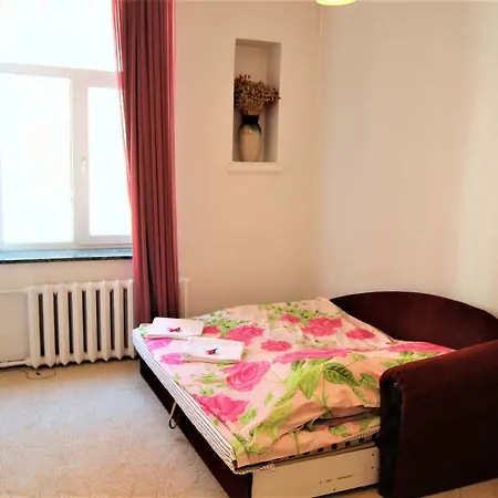 Apartment Spacious Old In A Quiet Area *